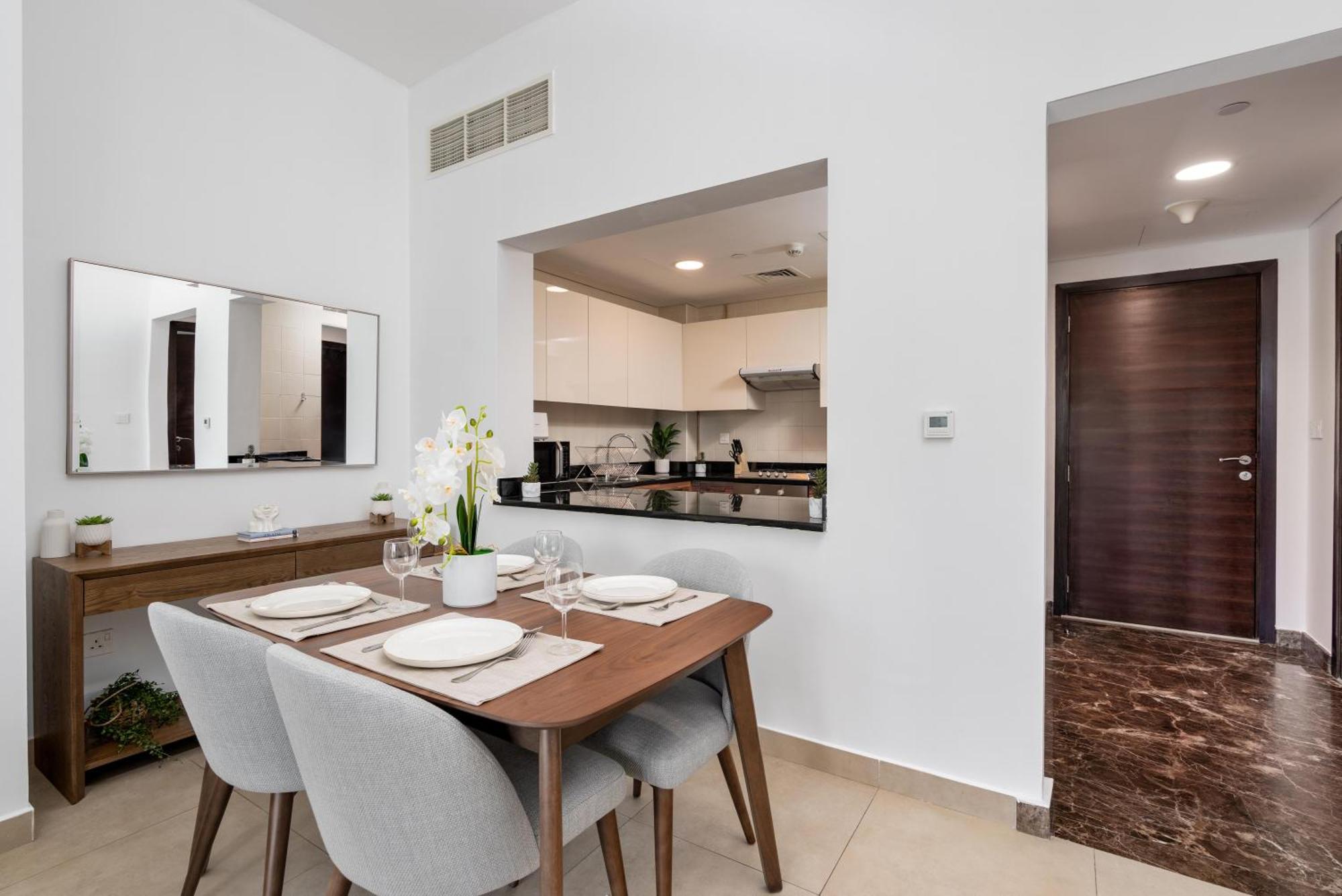 Exclusive 1 Bedroom Marina View Apartment *